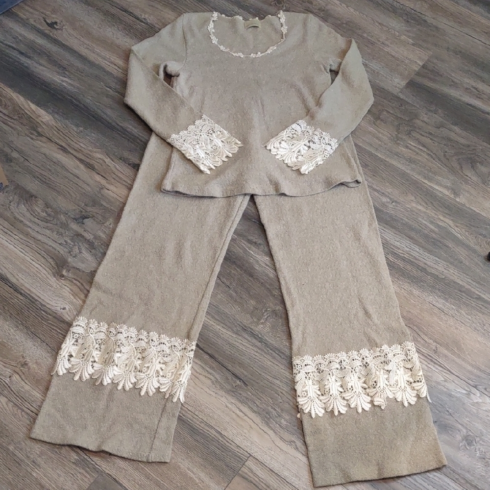 Claire Pettibone Two Piece Lounge Set Size Large ( Runs Small)